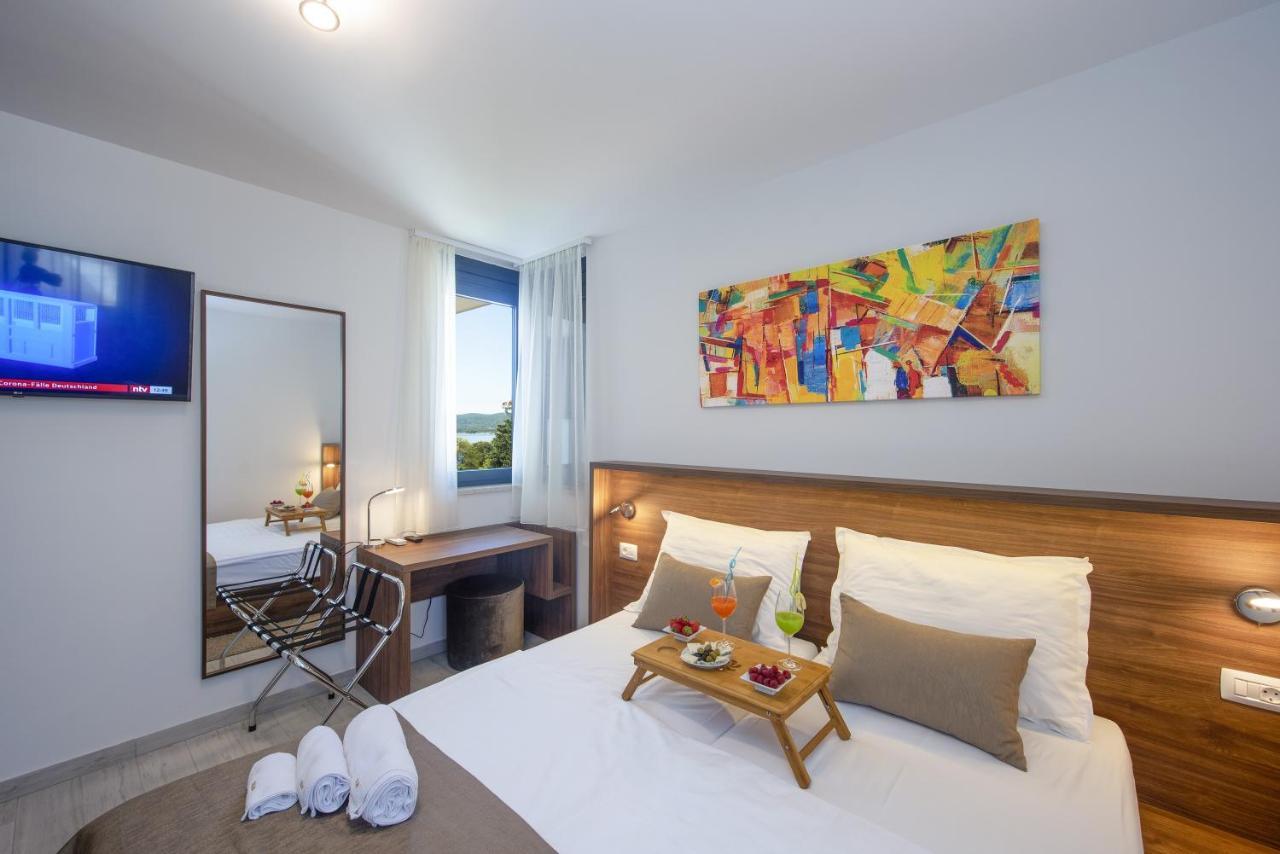 Family Friendly Apartments With A Swimming Pool Sveti Filip I Jakov, Biograd - 19325 Esterno foto