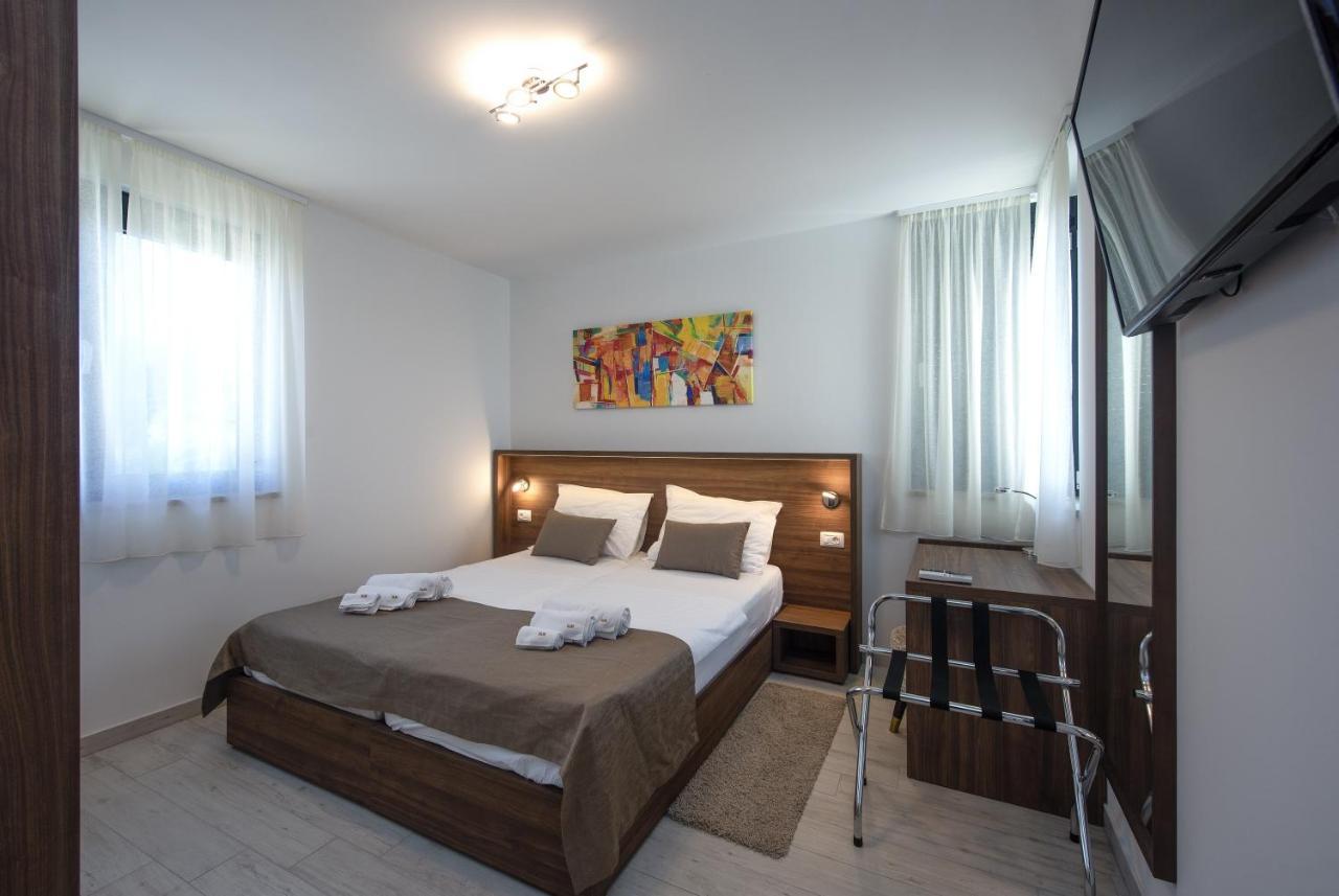 Family Friendly Apartments With A Swimming Pool Sveti Filip I Jakov, Biograd - 19325 Esterno foto